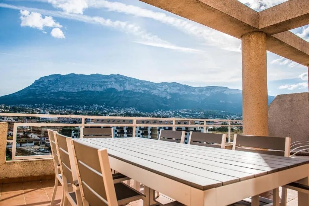 Terraza con vistas al Montgó en Dénia